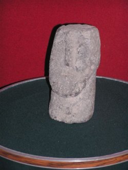<i>statuette datant du 8me sicle av. J.C</i>