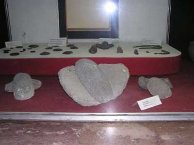 <i>meules de pierre</i>